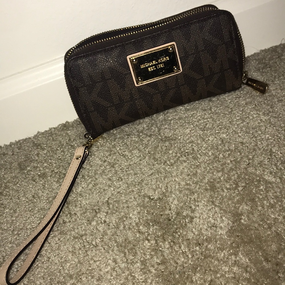 Michael Kors wristlet